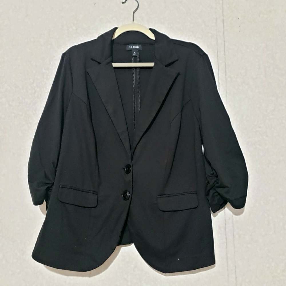TORRID.. Black Classic Blazer with Notched Lapels..SIZE:1